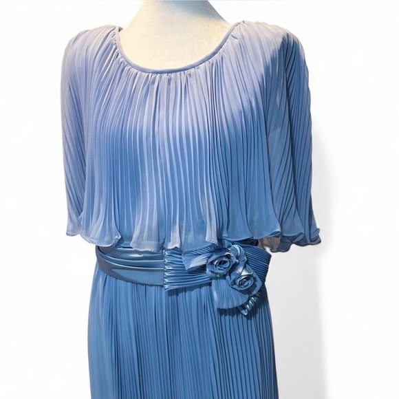 Miss Elliette California Vintage Powder Blue Pleated Dress Medium   P-P19”L-46” - Picture 3 of 5